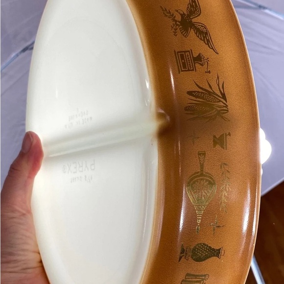 Early American Pyrex Dish In Mint Condition/Mid-century1.5 qt in Brown & Gold - Picture 2 of 12